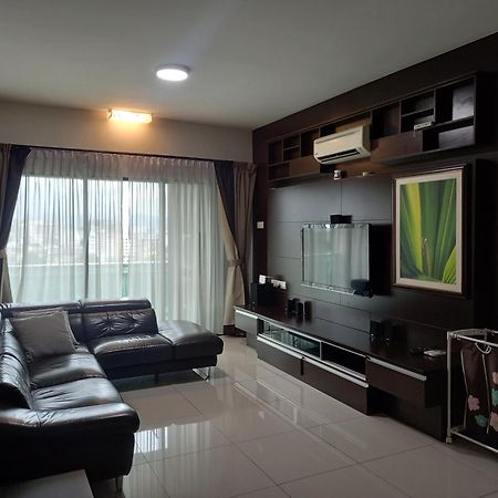 K. Riverfront Apartment Ipoh Exterior foto